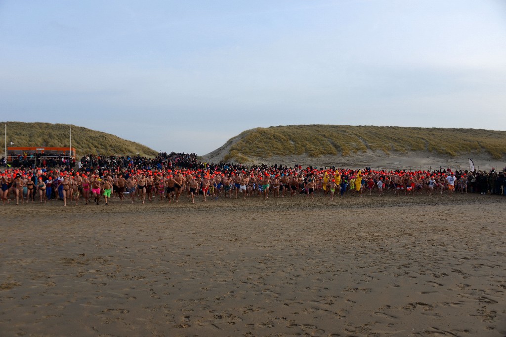 ../Images/Nieuwjaarsduik Nederzandt 2015 047.jpg